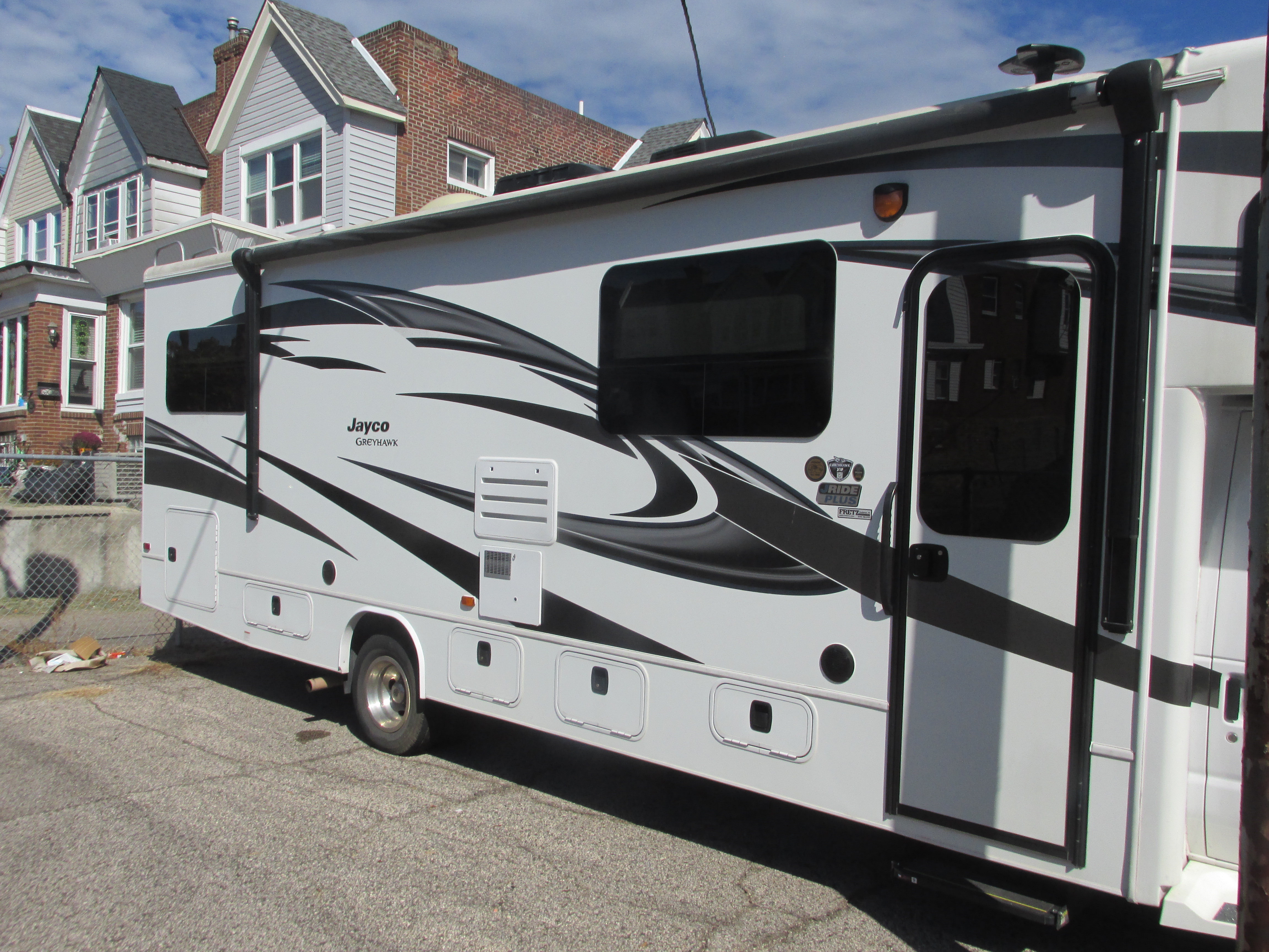 Used 2019 Ford E-450 and Econoline 450 Super Duty w/ Motorhome Prep Package RWD image 3