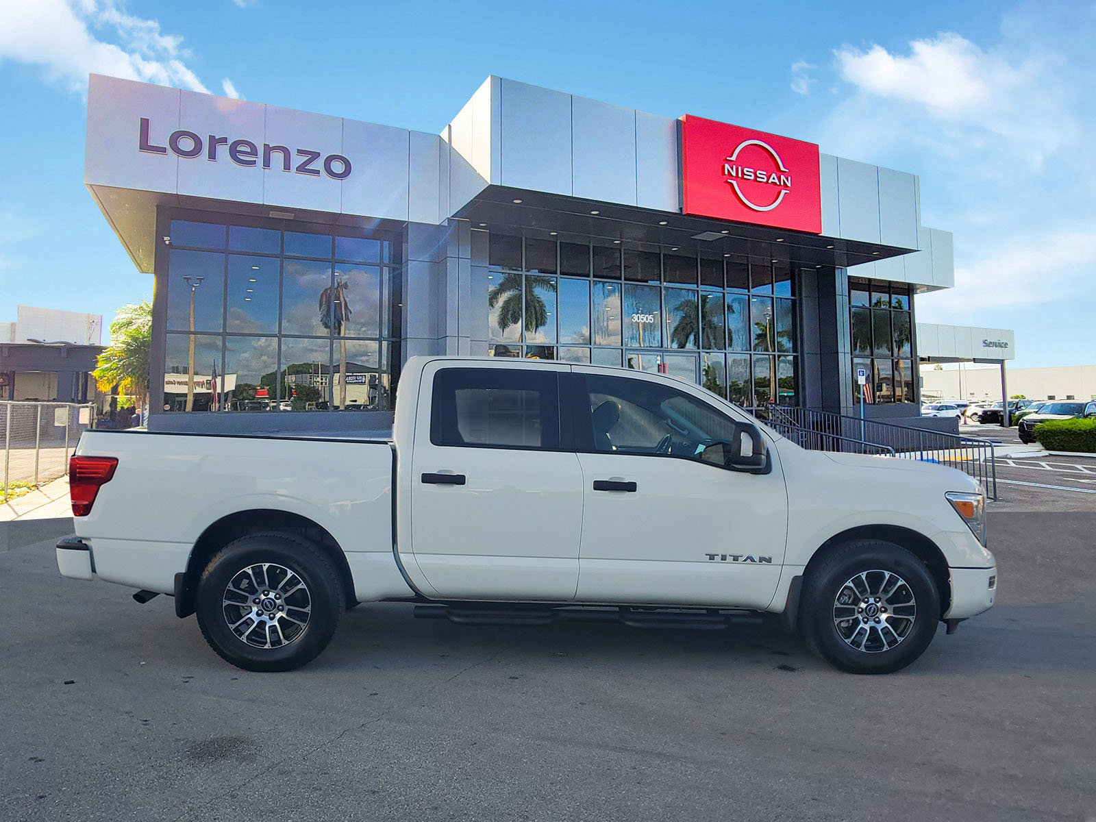 Certified 2024 Nissan Titan SV w/ SV Convenience Package image 5