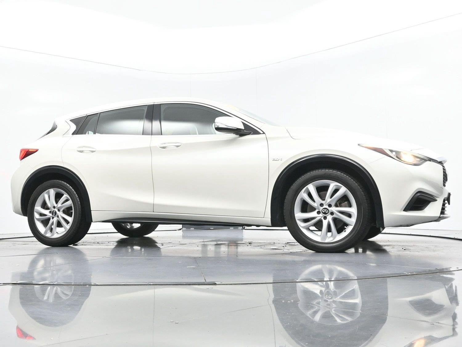 Used 2018 INFINITI QX30 FWD image 39