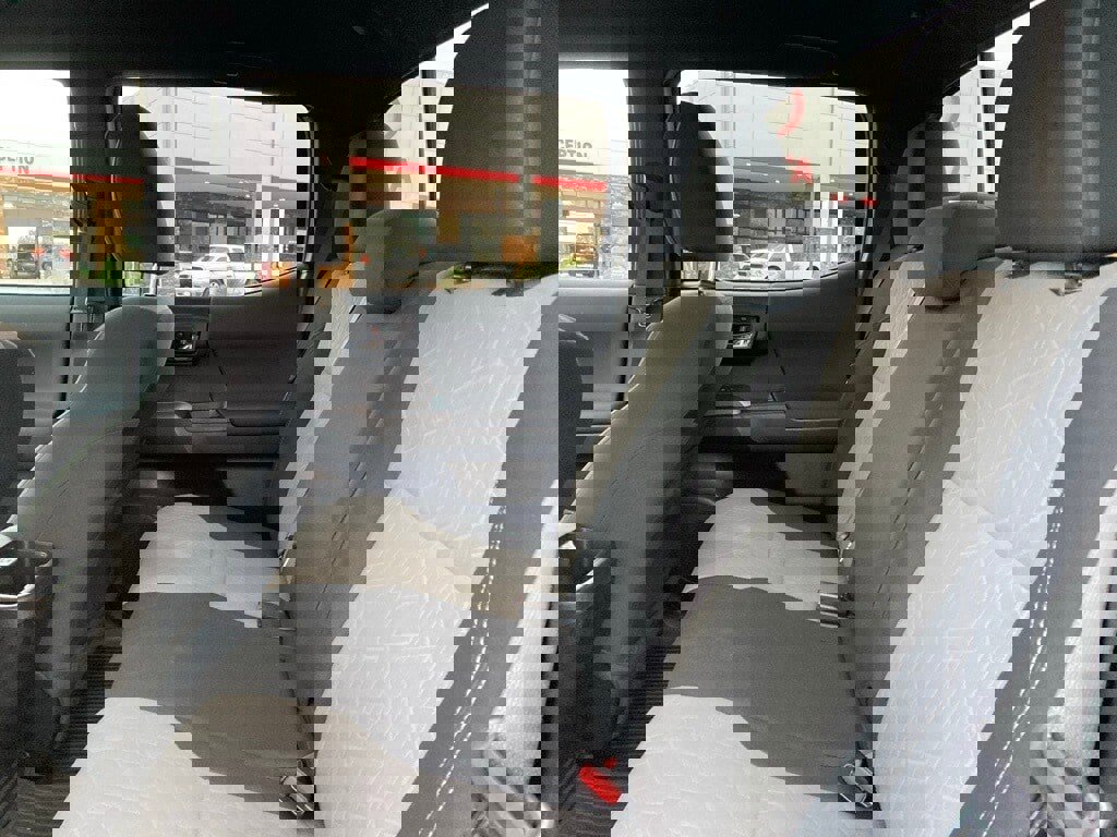 Used 2022 Toyota Tacoma TRD Sport w/ Technology Package image 11