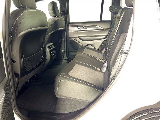 Certified 2025 Jeep Grand Cherokee Laredo AWD/4WD image 20