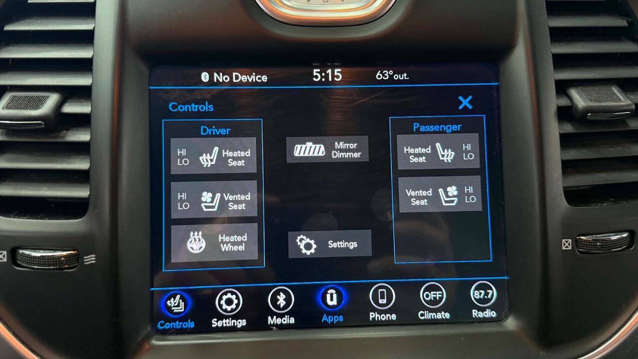 Used 2018 Chrysler 300 Limited RWD image 22