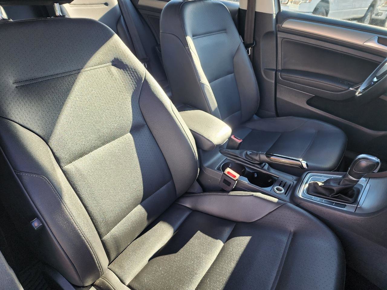 Used 2015 Volkswagen Golf TDI SE image 27