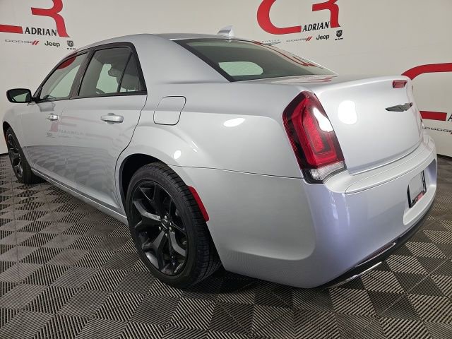Certified 2023 Chrysler 300 Touring w/ Sport Appearance Package image 5