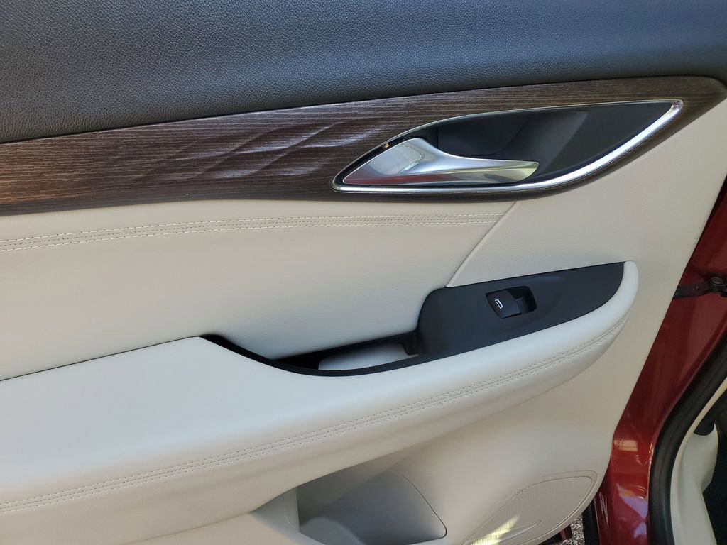 Certified 2022 Buick Envision Avenir w/ Technology Package II image 16