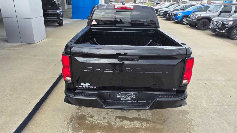 Used 2024 Chevrolet Colorado LT w/ LT Convenience Package III RWD image 4