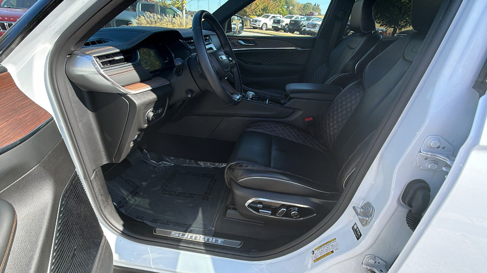Used 2022 Jeep Grand Cherokee L Summit w/ Advanced Protech Group IV AWD/4WD image 17
