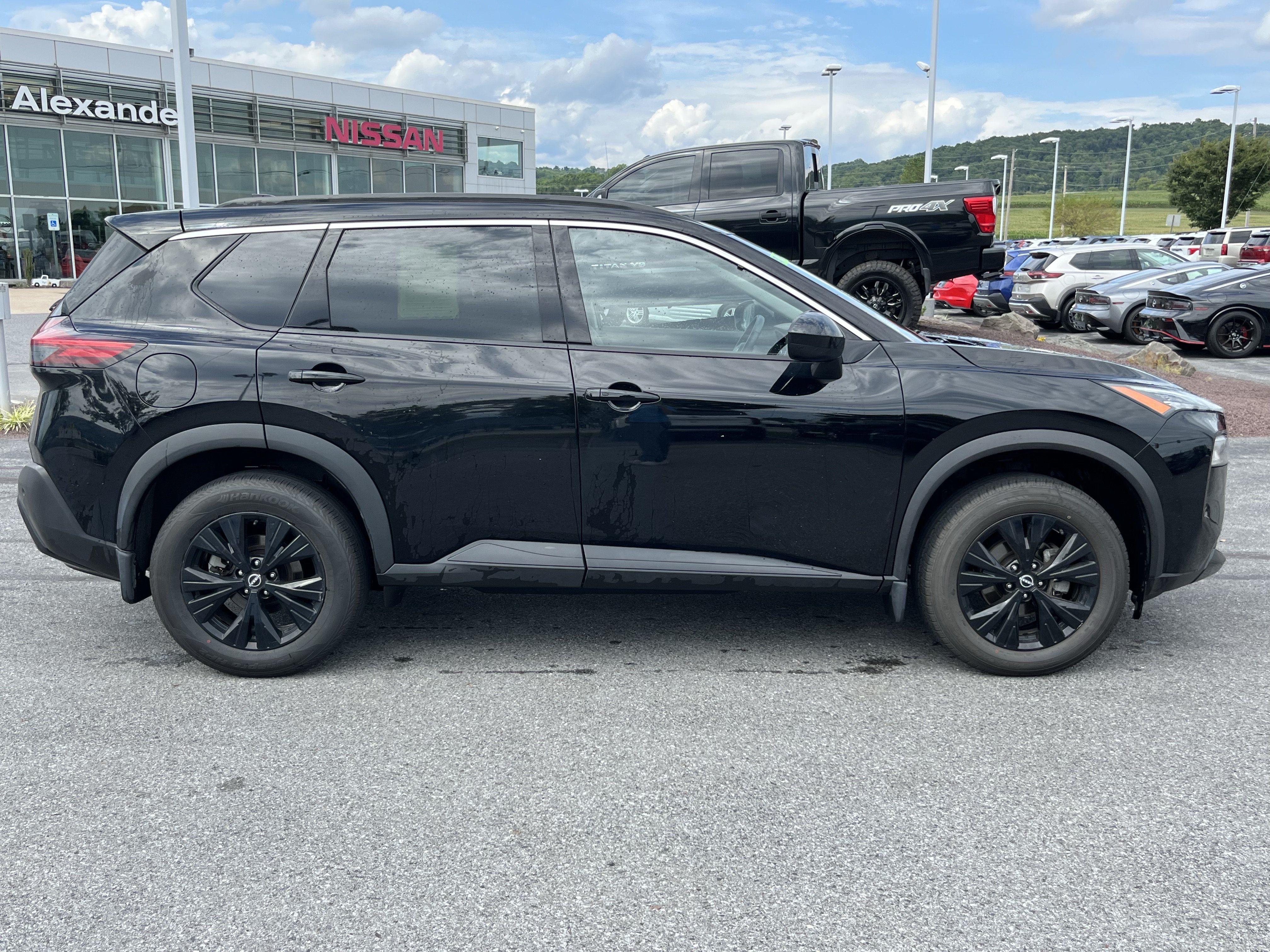 Used 2023 Nissan Rogue SV w/ SV Premium B Package AWD/4WD image 2