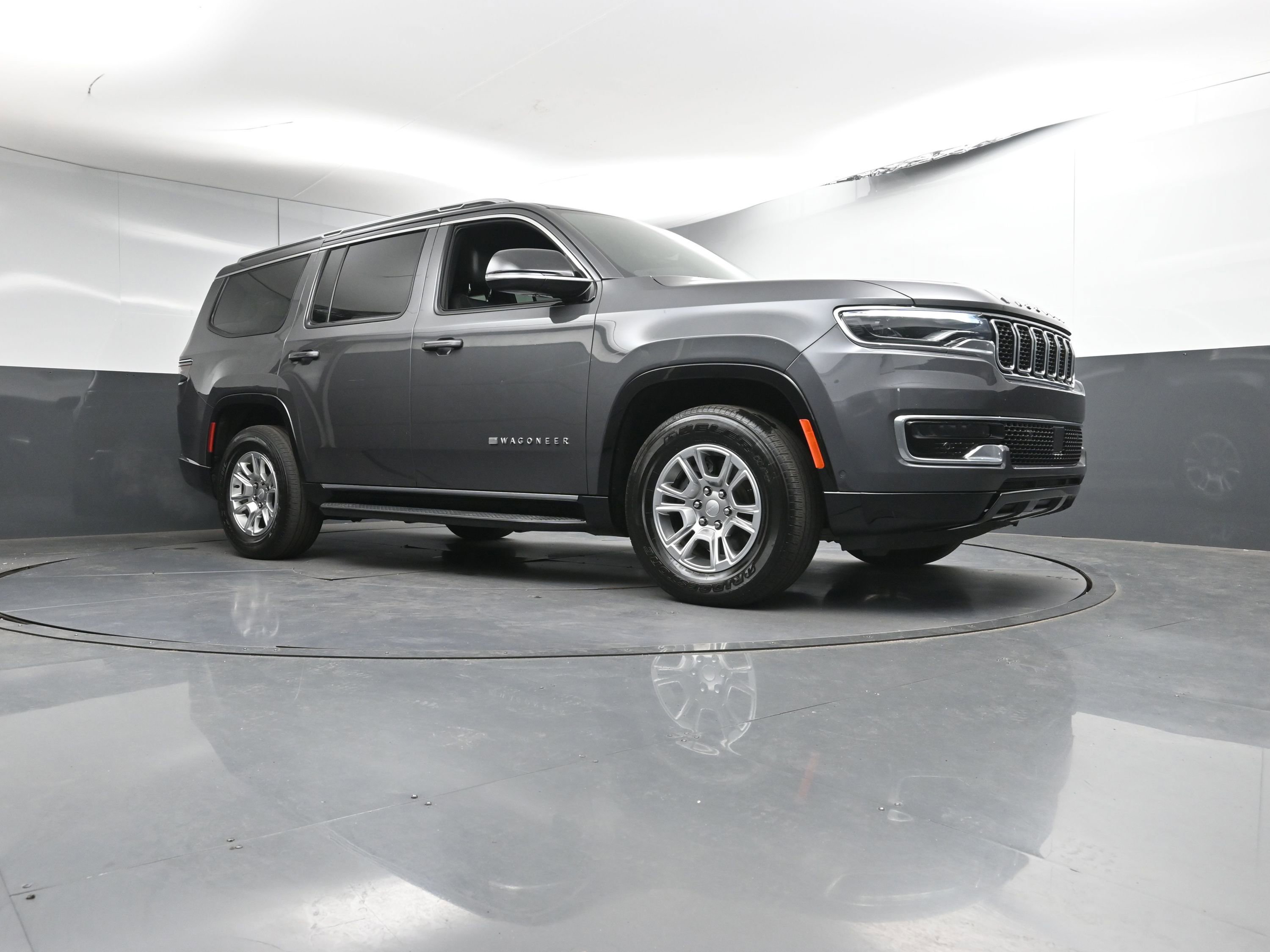 Used 2024 Jeep Wagoneer 2WD image 29