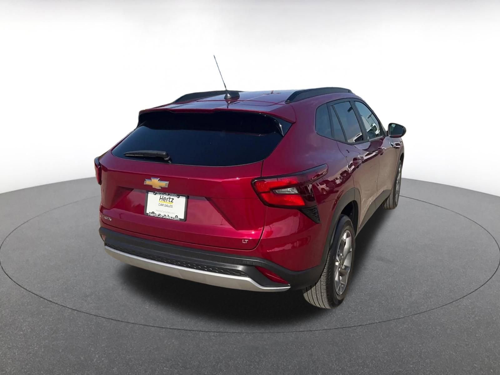 Used 2025 Chevrolet Trax LT image 14