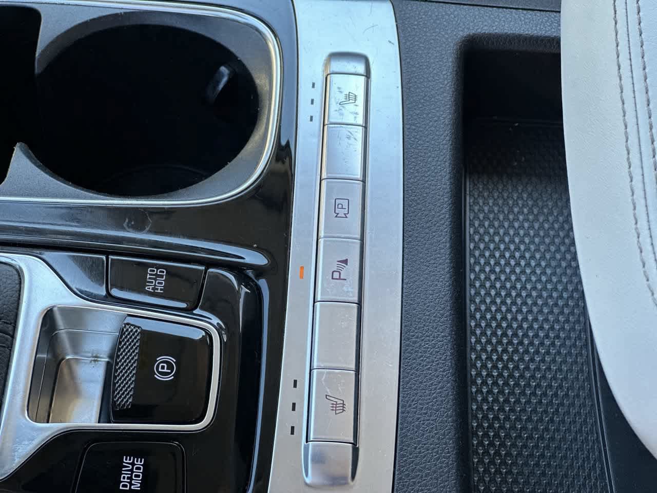 Used 2024 Kia Carnival EX FWD image 17