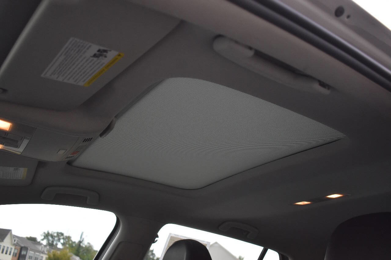 Used 2015 Volkswagen Golf S image 30