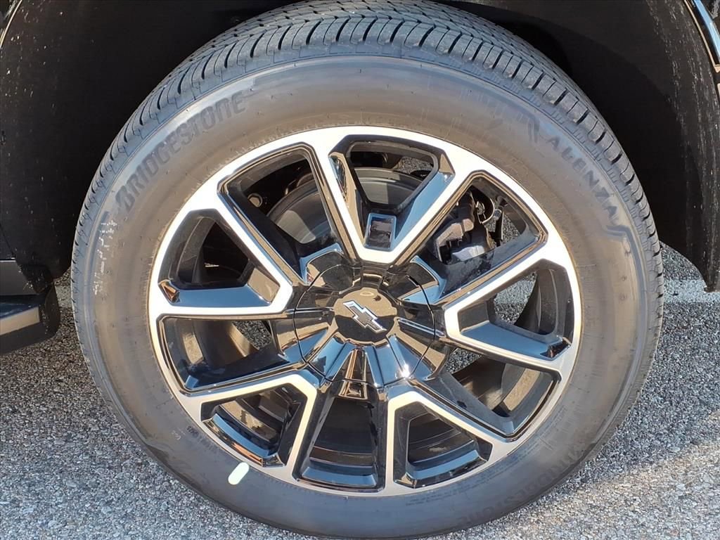 New 2026 Chevrolet Suburban RST image 7