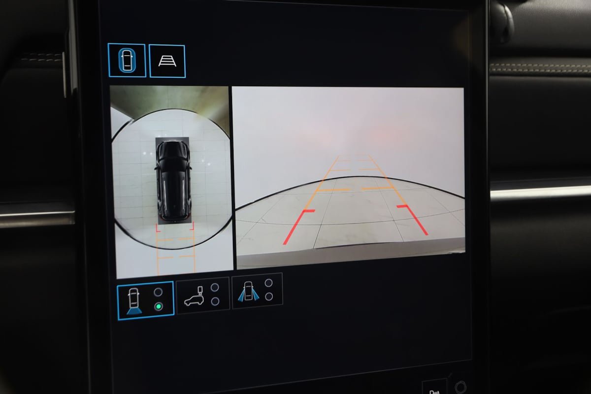 Used 2025 GMC Terrain Elevation w/ Technology Package II AWD/4WD image 11