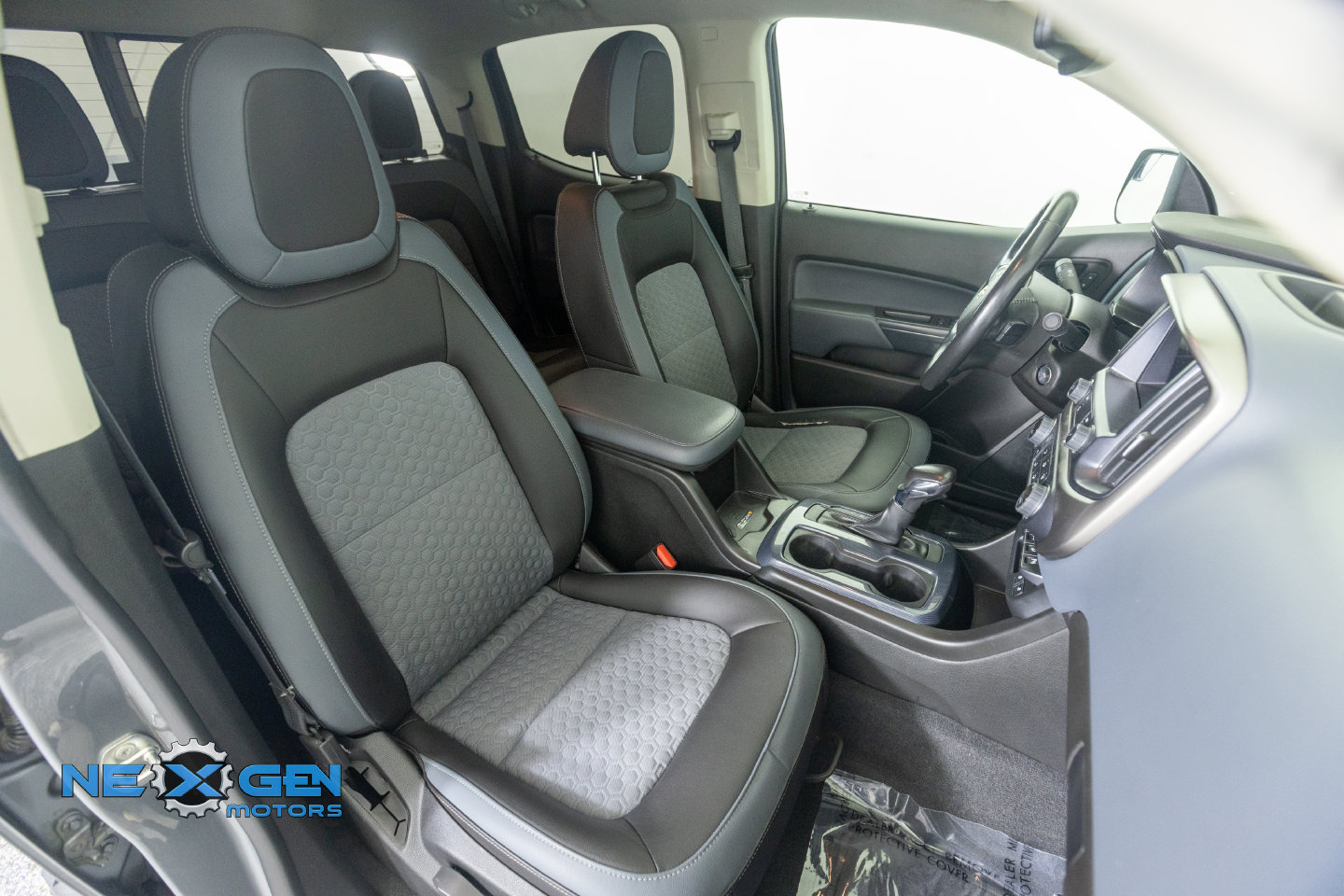 Used 2022 Chevrolet Colorado Z71 AWD/4WD image 10