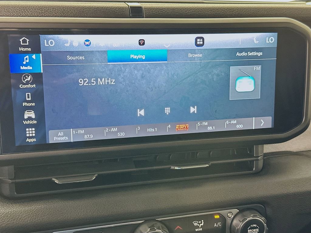 Used 2024 Jeep Gladiator Willys image 14