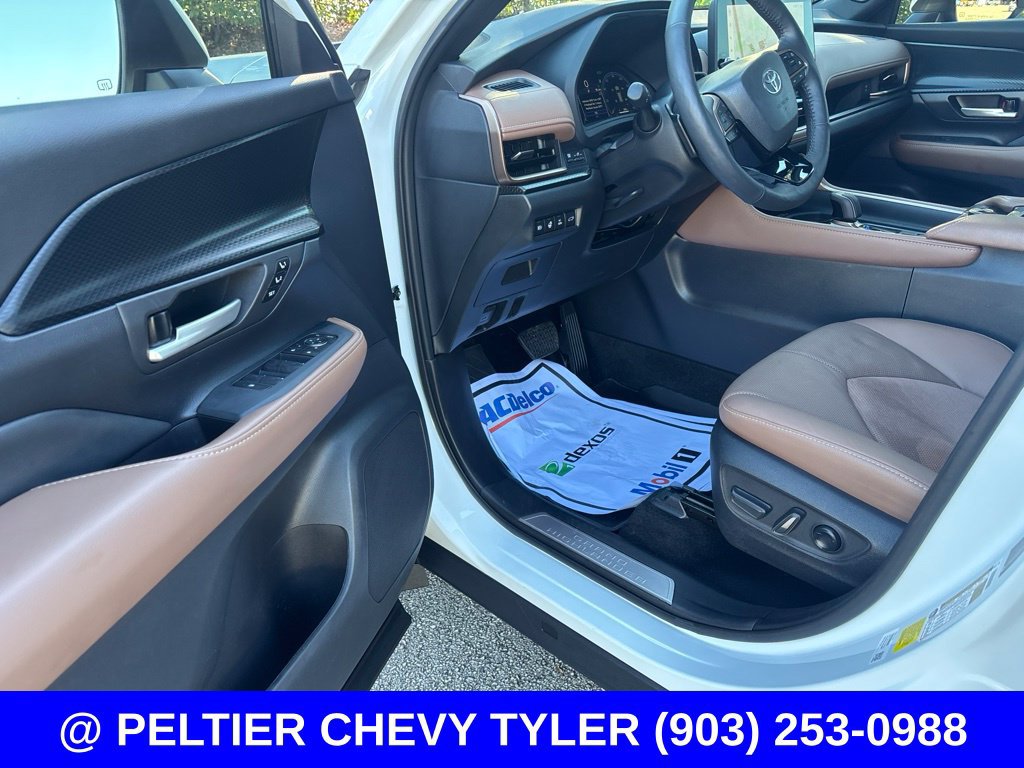 Used 2026 Toyota Grand Highlander AWD Hybrid image 11