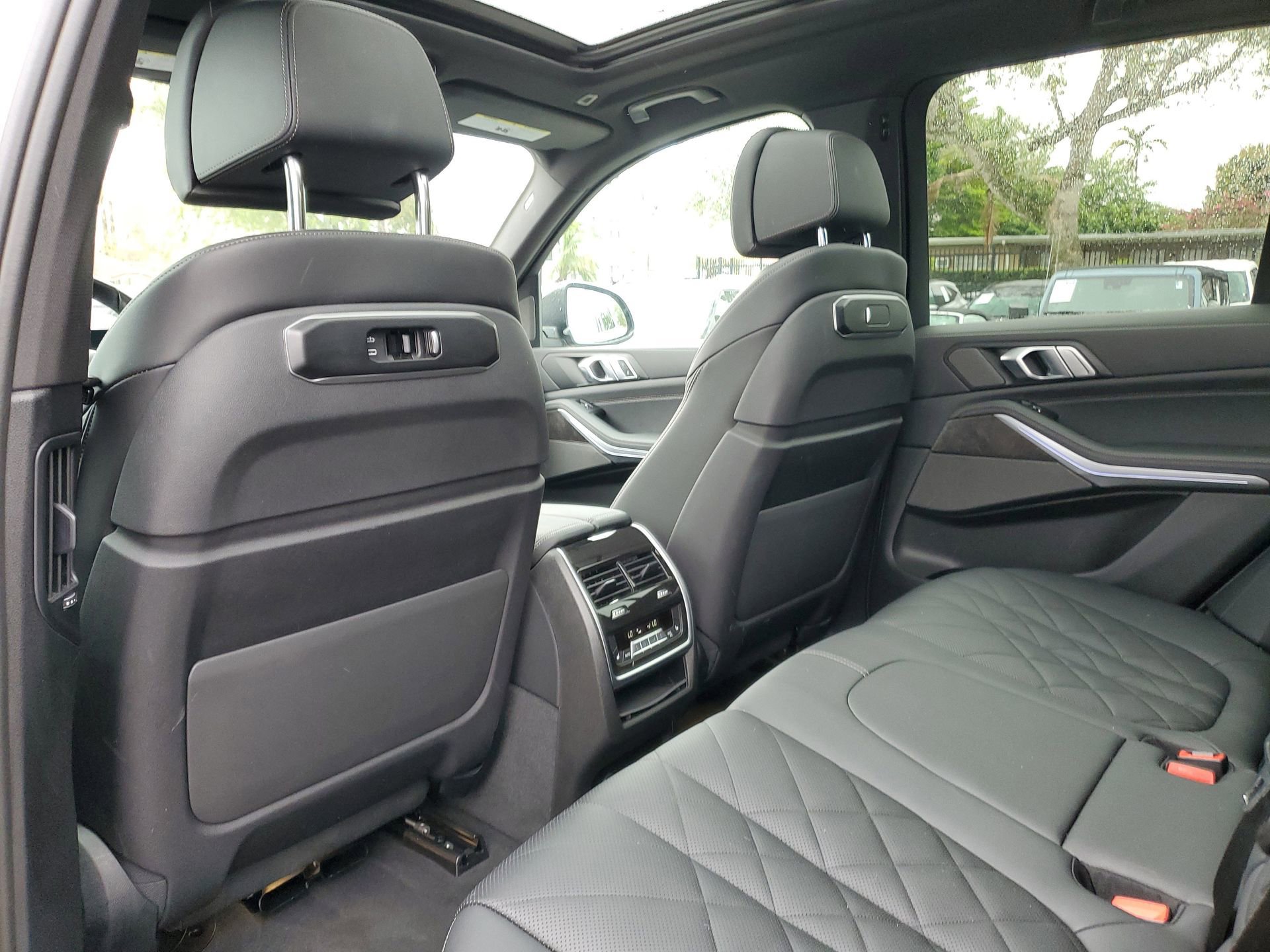 Used 2024 BMW X5 sDrive40i w/ Premium Package image 11