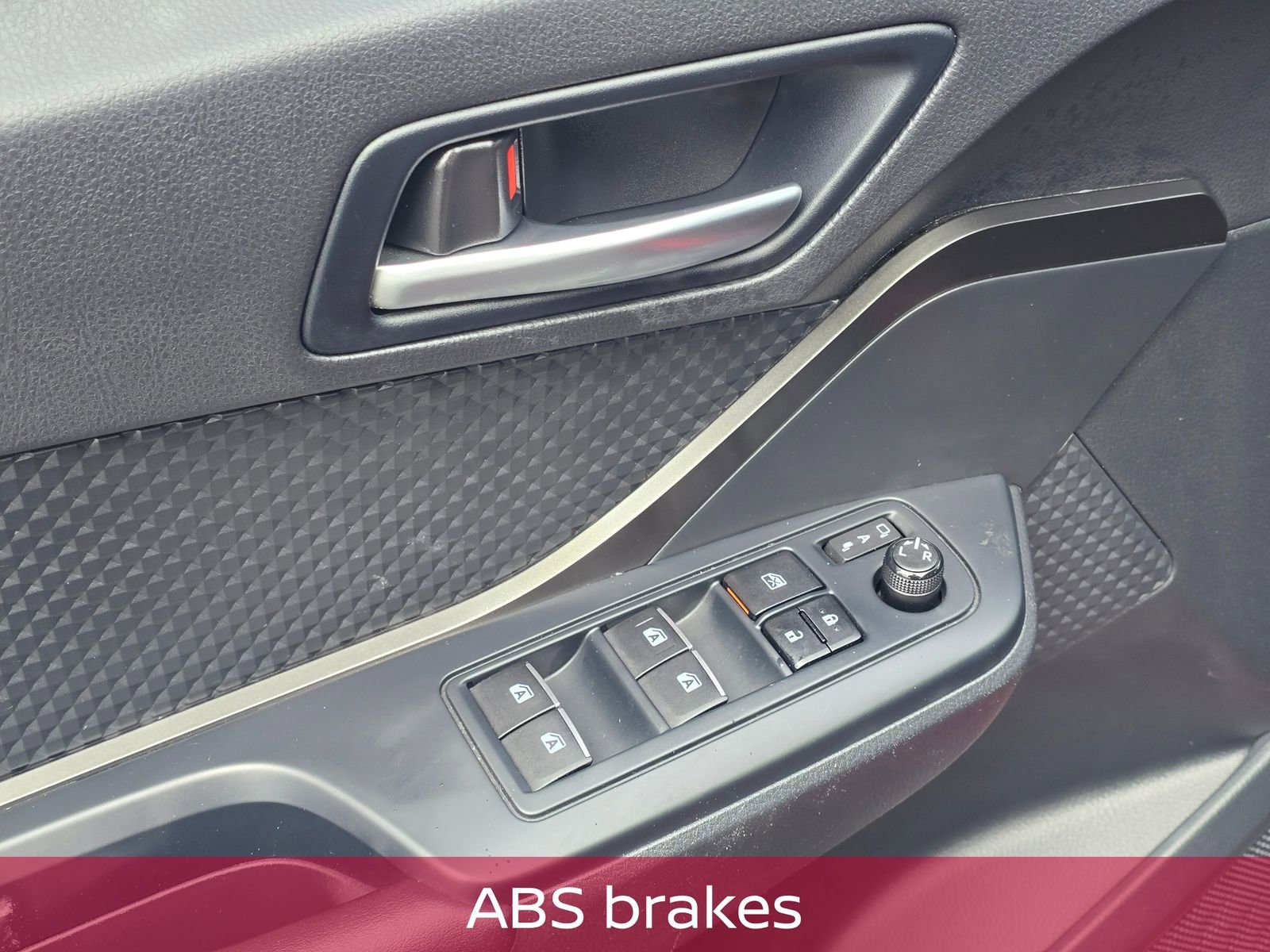 Used 2018 Toyota C-HR XLE image 15