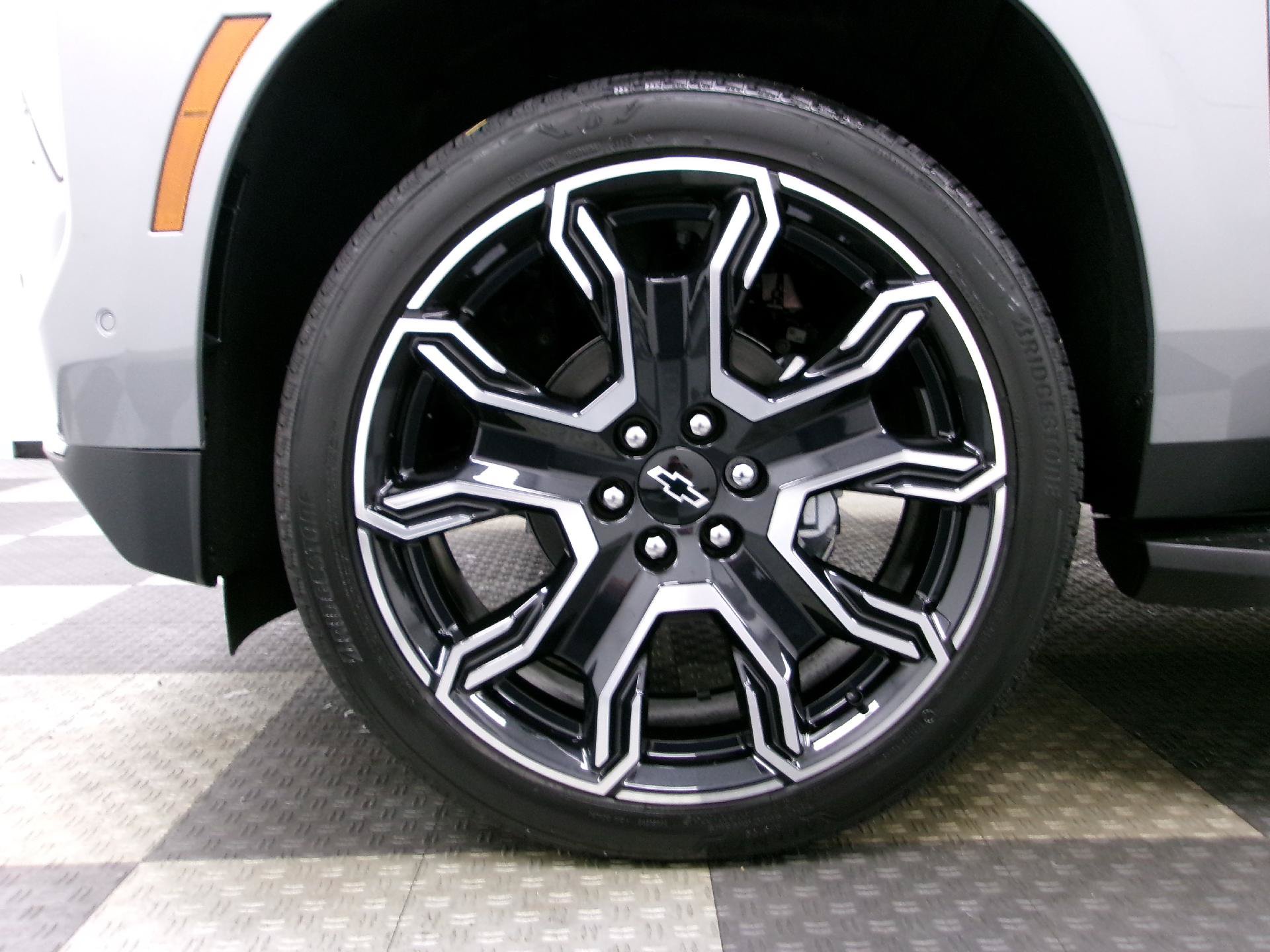New 2026 Chevrolet Suburban RST w/ Advanced Technology Package AWD/4WD image 19