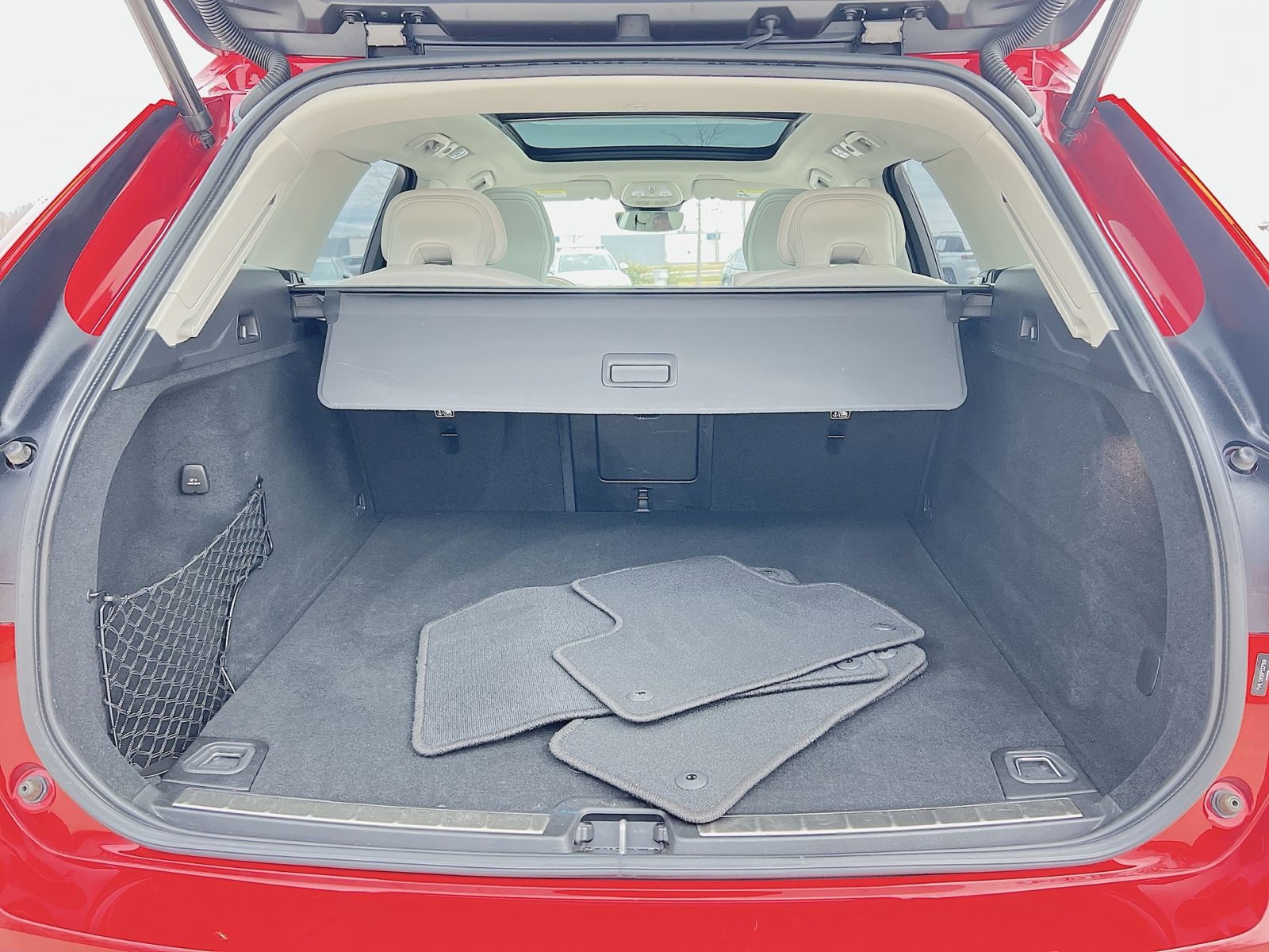 Certified 2023 Volvo XC60 B5 Ultimate w/ Climate Package image 25