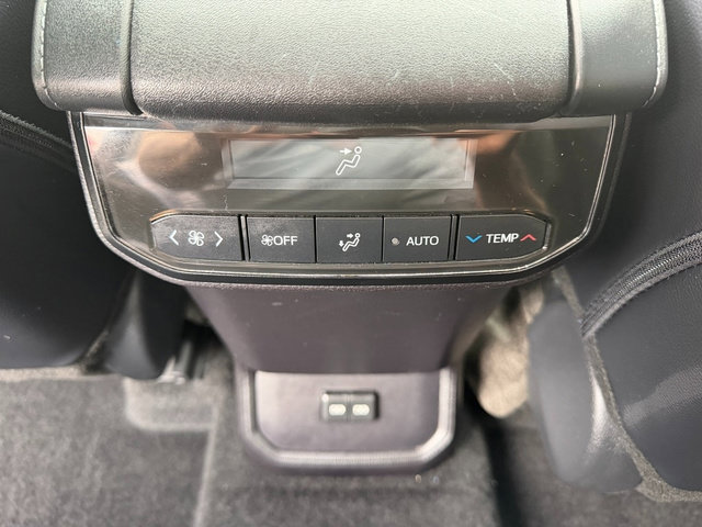 Used 2024 Toyota Highlander XLE AWD/4WD image 19