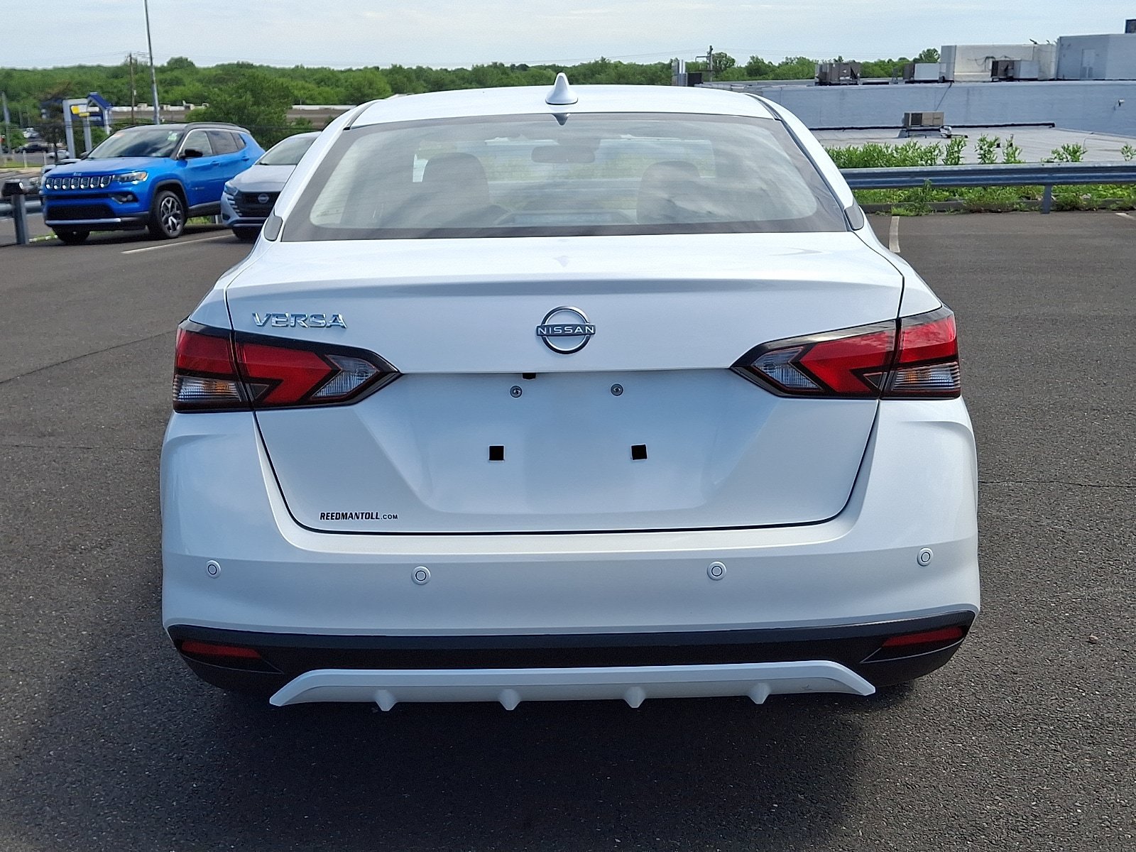 Used 2025 Nissan Versa SV FWD image 5