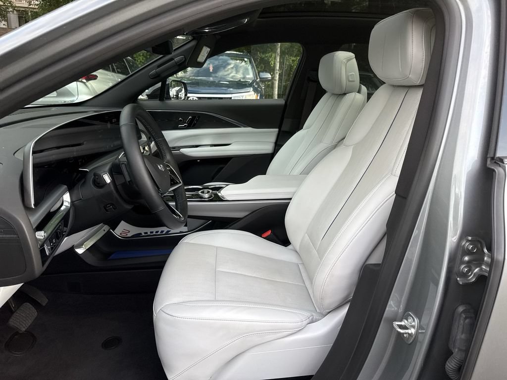 Used 2024 Cadillac Lyriq Sport AWD/4WD image 13