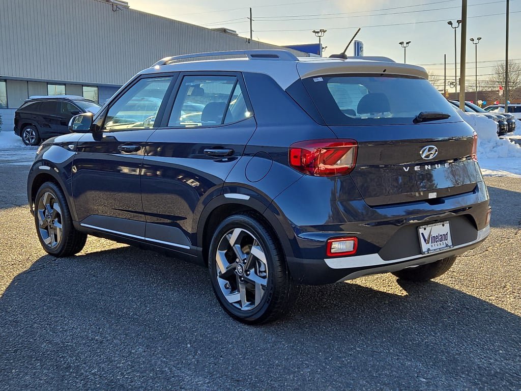 Certified 2025 Hyundai Venue Limited FWD image 28