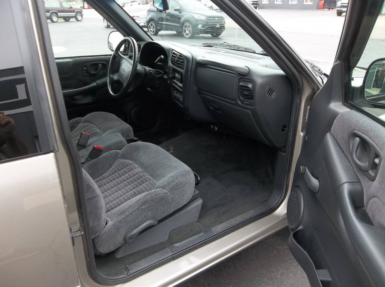 Used 1998 Chevrolet S10 Pickup LS w/ Preferred Equipment Group RWD image 12