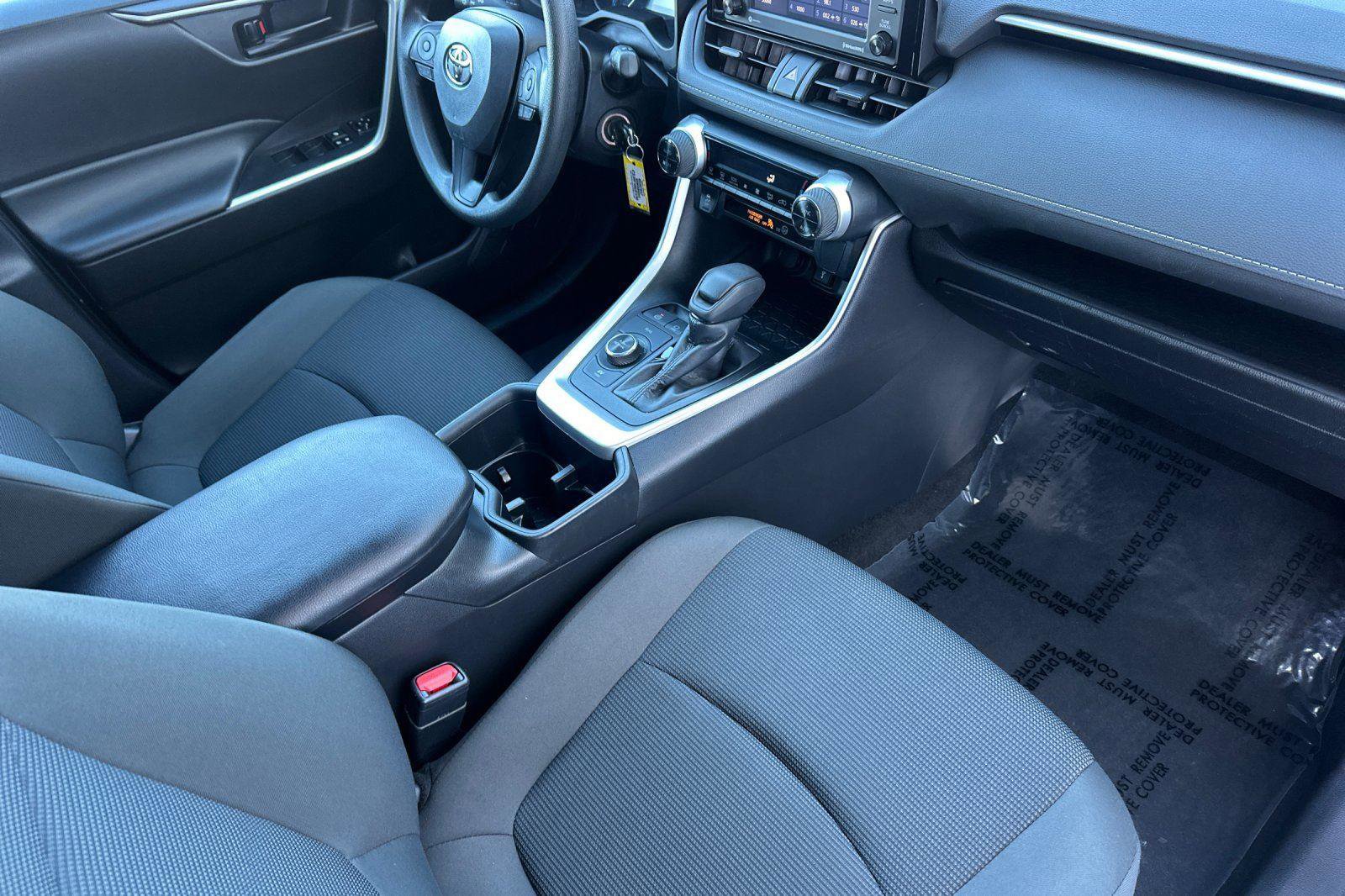 Used 2022 Toyota RAV4 LE image 15