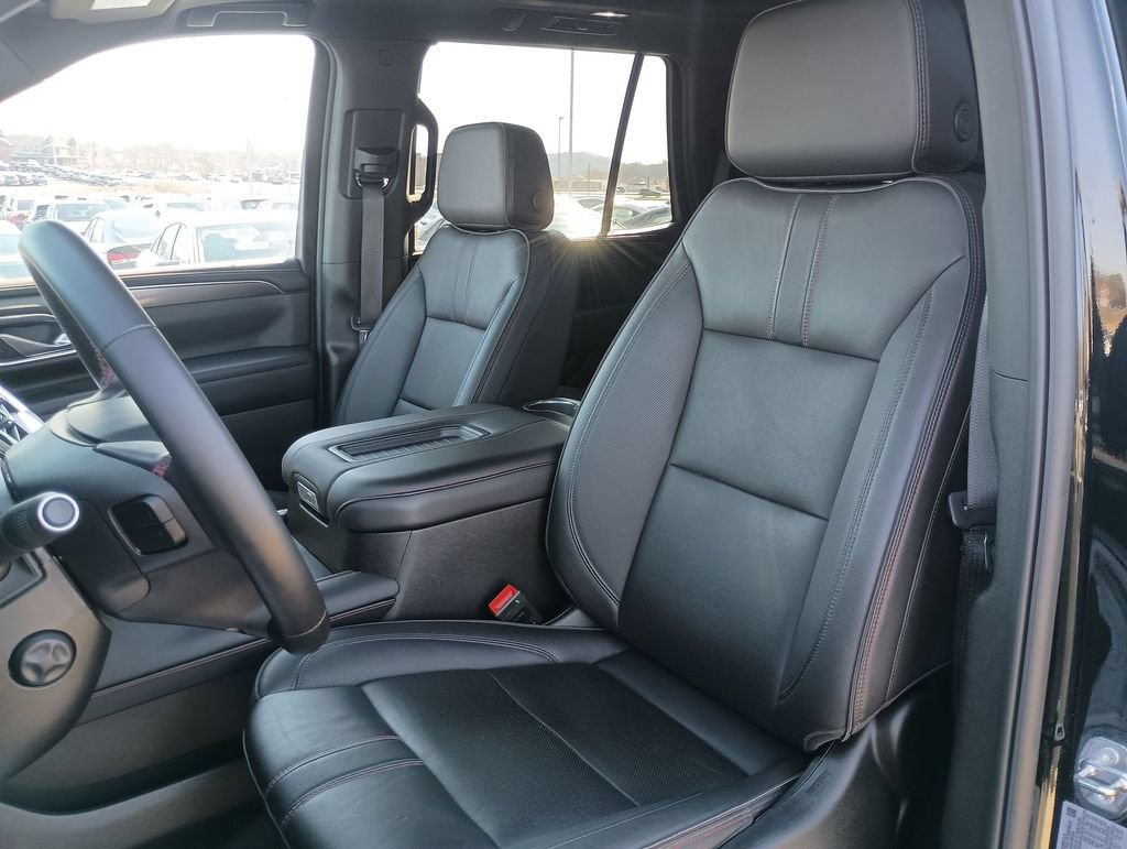 Used 2024 Chevrolet Tahoe RST w/ Luxury Package AWD/4WD image 17