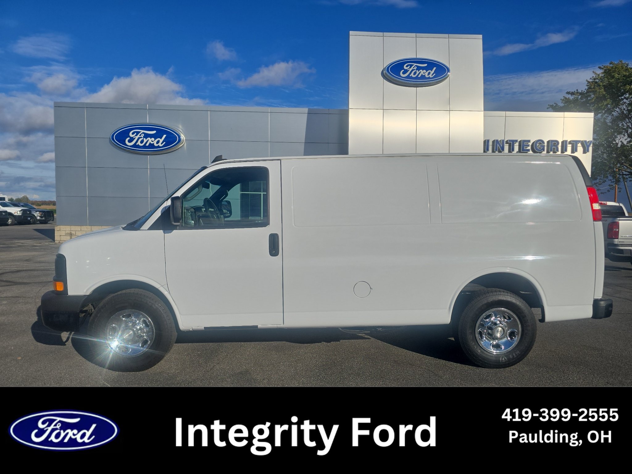 Used 2016 Chevrolet Express 2500 RWD image 1