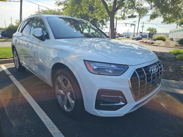Used 2021 Audi Q5 2.0T Premium Plus w/ Premium Plus Package AWD/4WD image 2