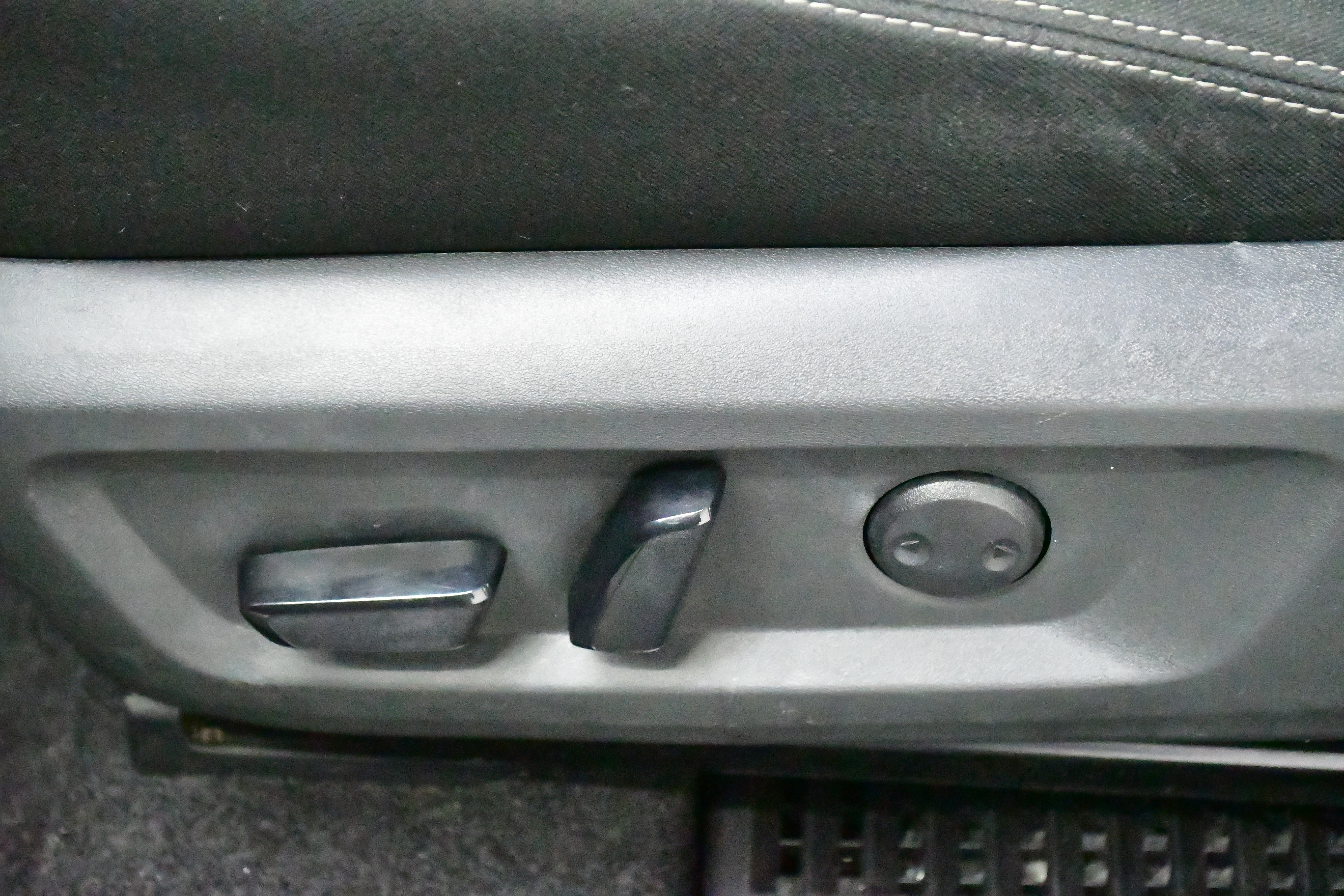 Used 2023 Nissan Rogue SV image 21