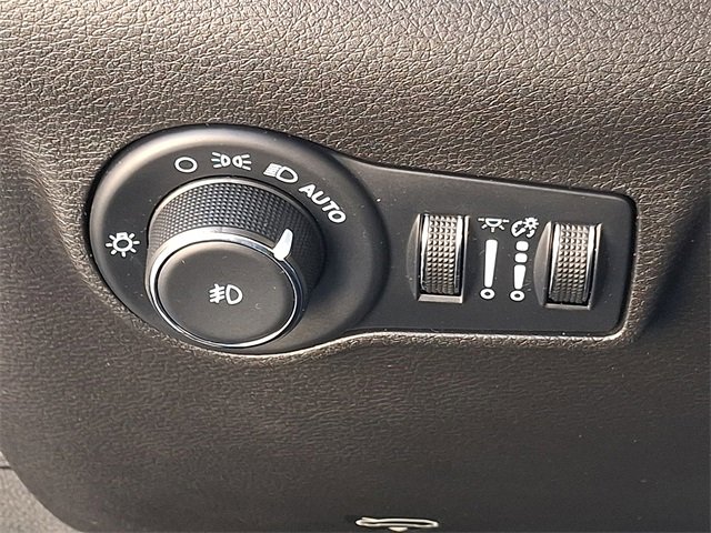 Used 2022 Jeep Compass Limited image 24