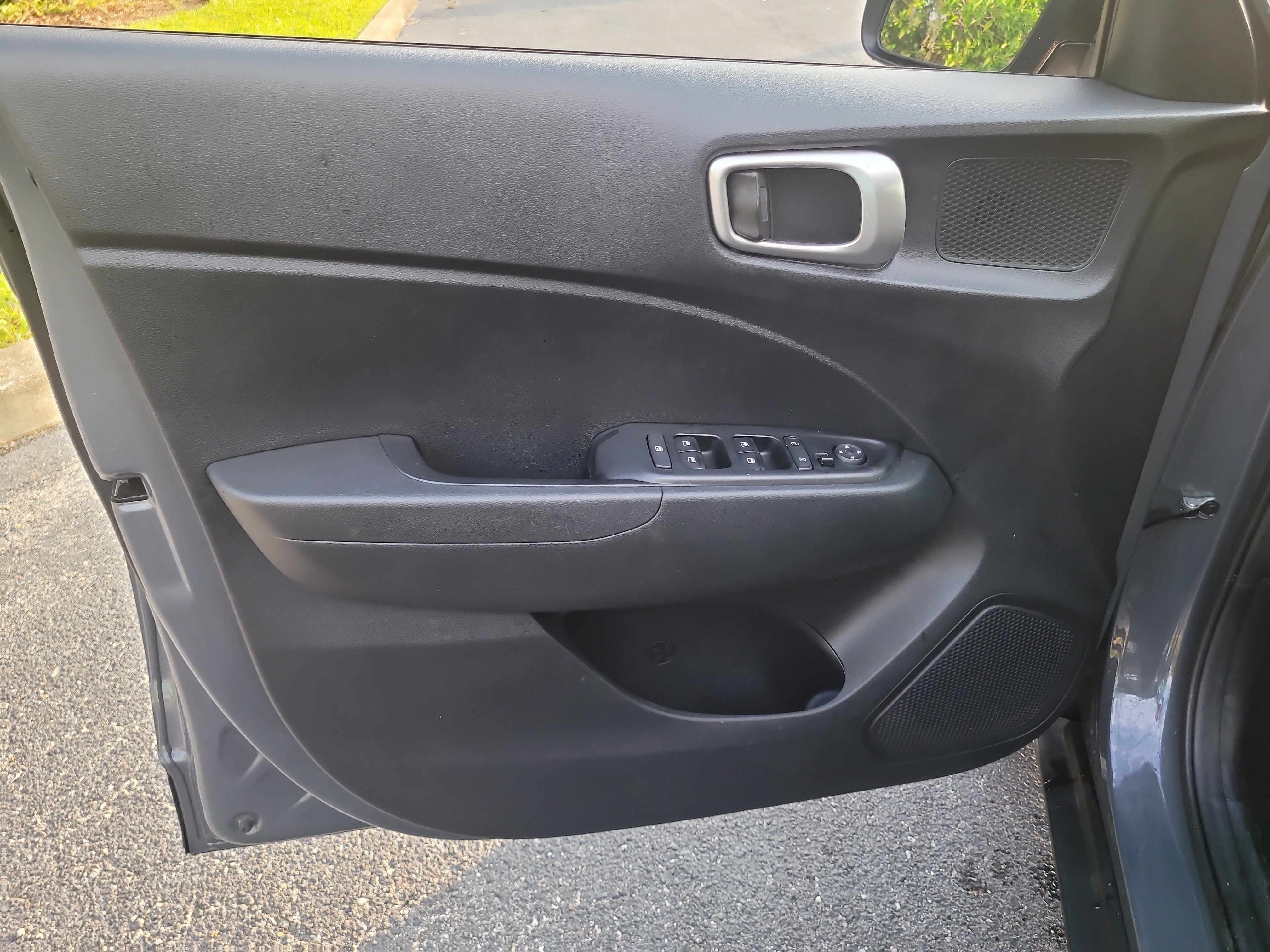 Used 2025 Hyundai Venue SE FWD image 16