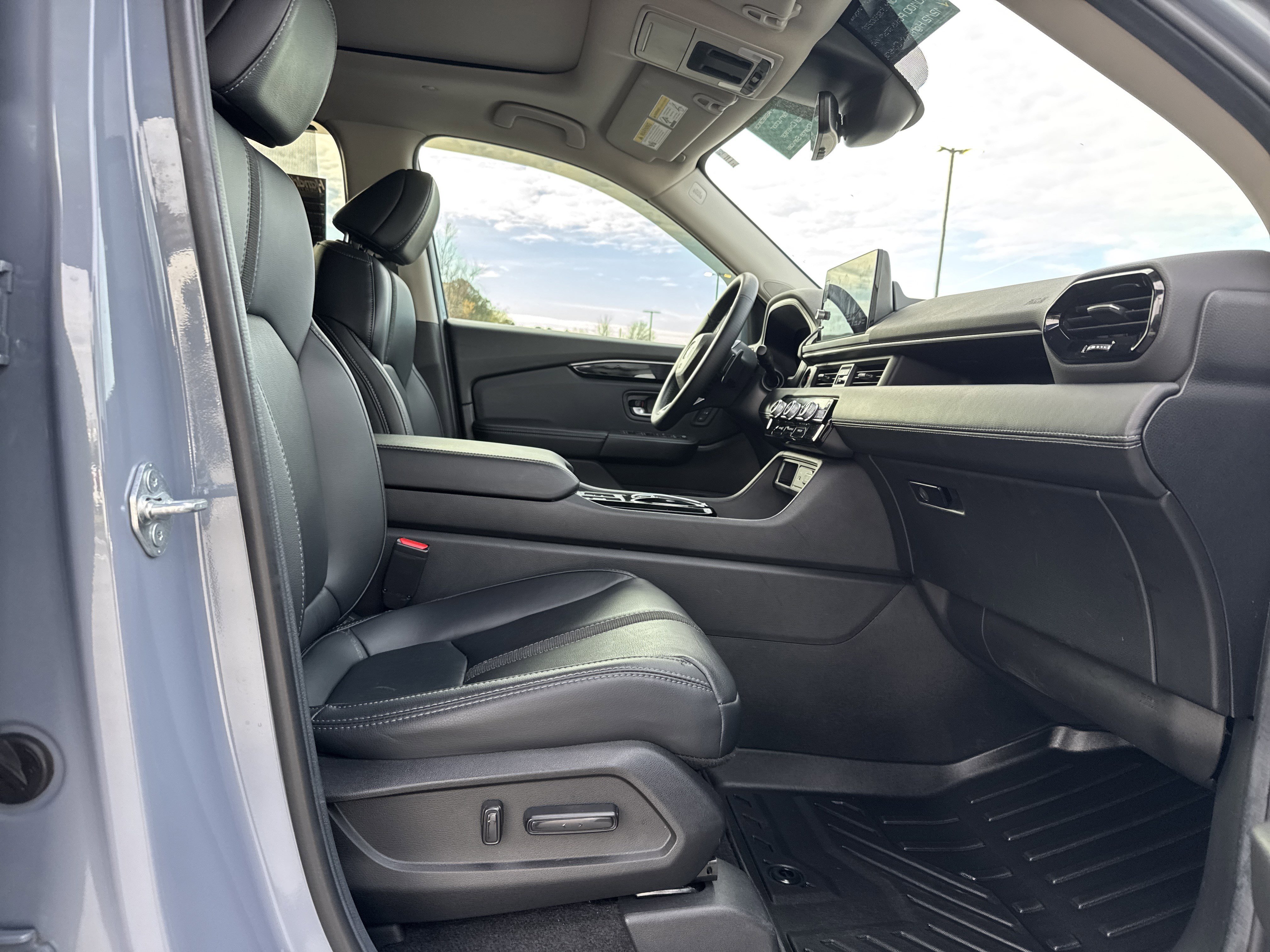 Used 2025 Honda Pilot Touring image 32