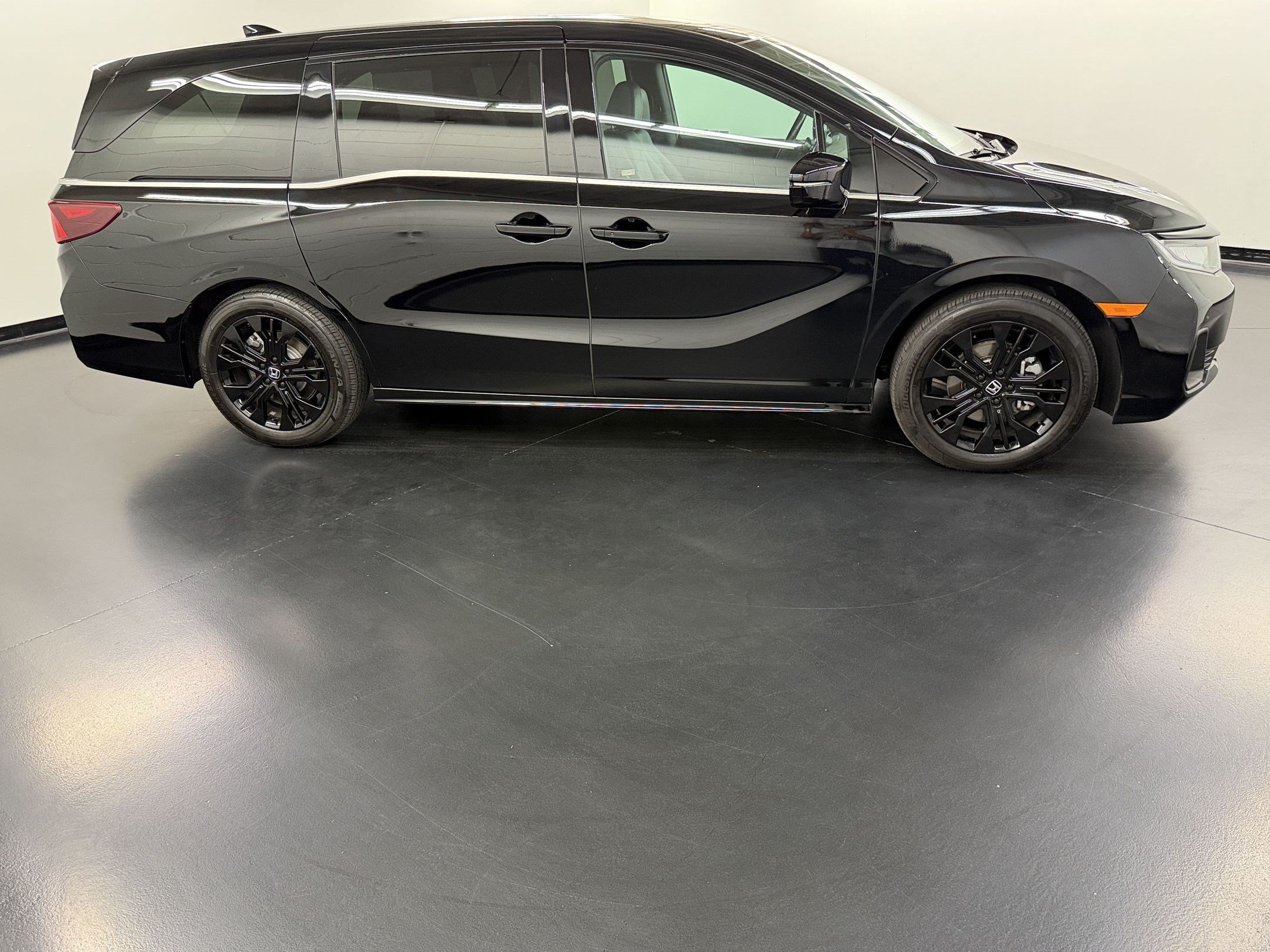 Certified 2025 Honda Odyssey Sport-L image 8