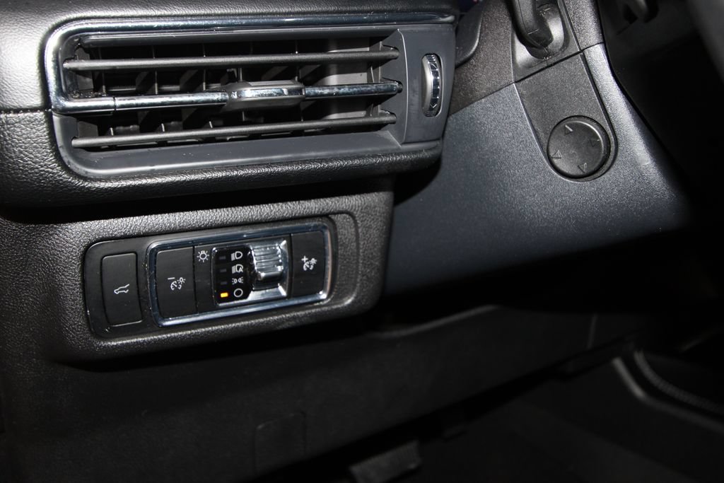 Used 2024 Lincoln Corsair AWD w/ Equipment Group 101A image 10