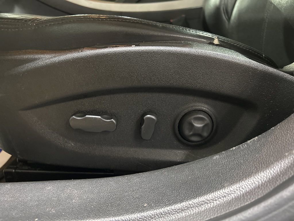 Used 2010 Buick LaCrosse CXL w/ Luxury Package AWD/4WD image 23