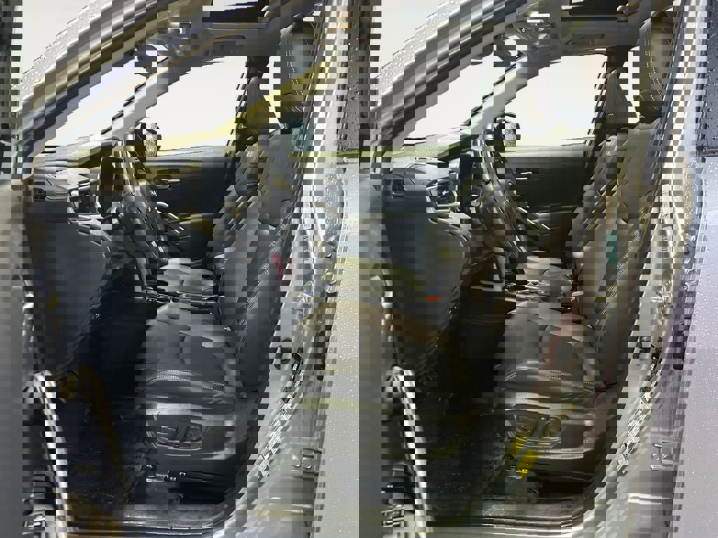 Used 2024 Toyota Corolla Cross XLE w/ Convenience Package image 15