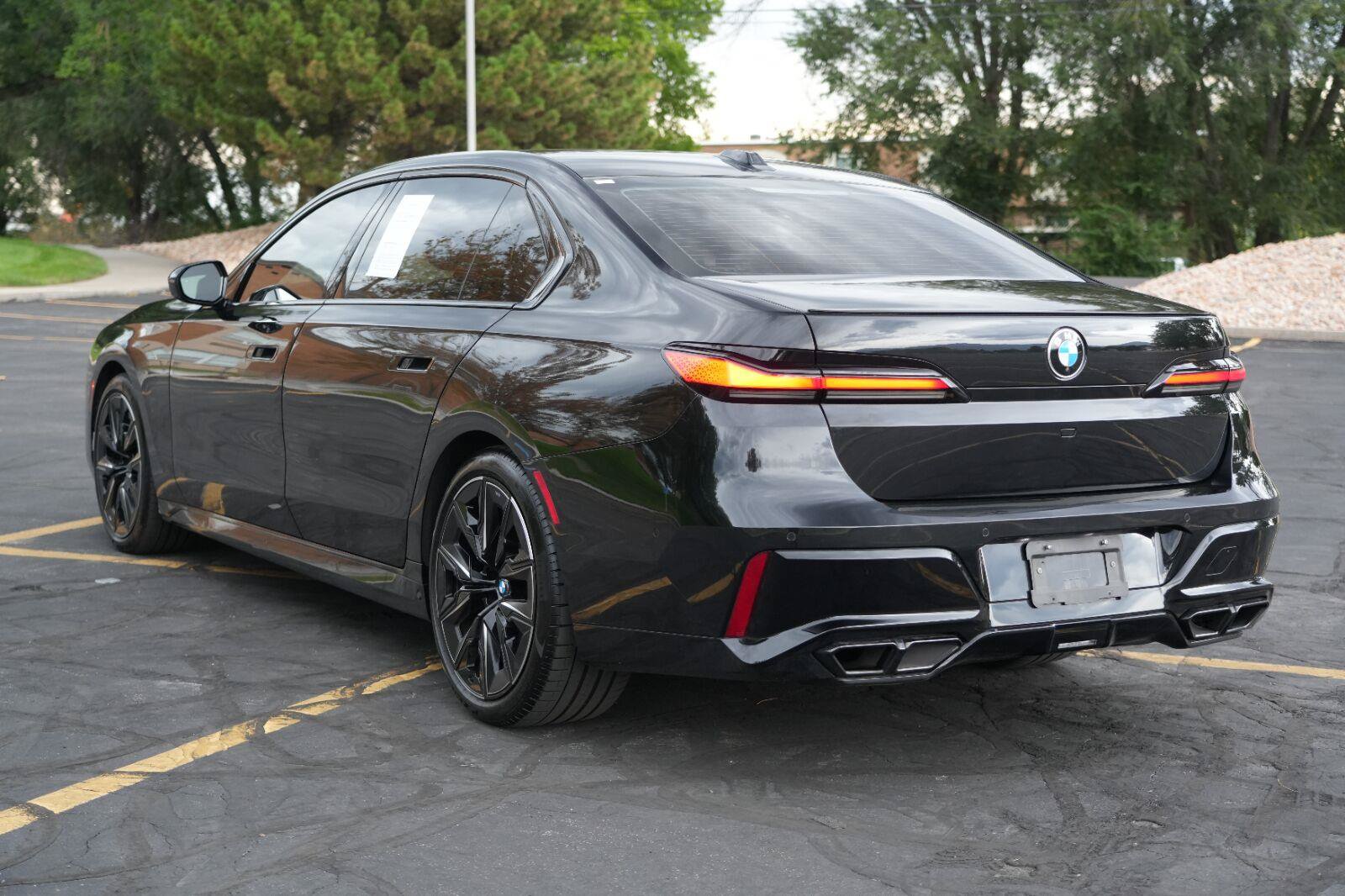 Used 2024 BMW 760i xDrive w/ Executive Package AWD/4WD image 3