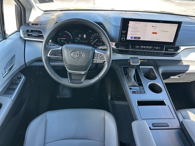 Used 2025 Toyota Sienna XLE FWD image 10