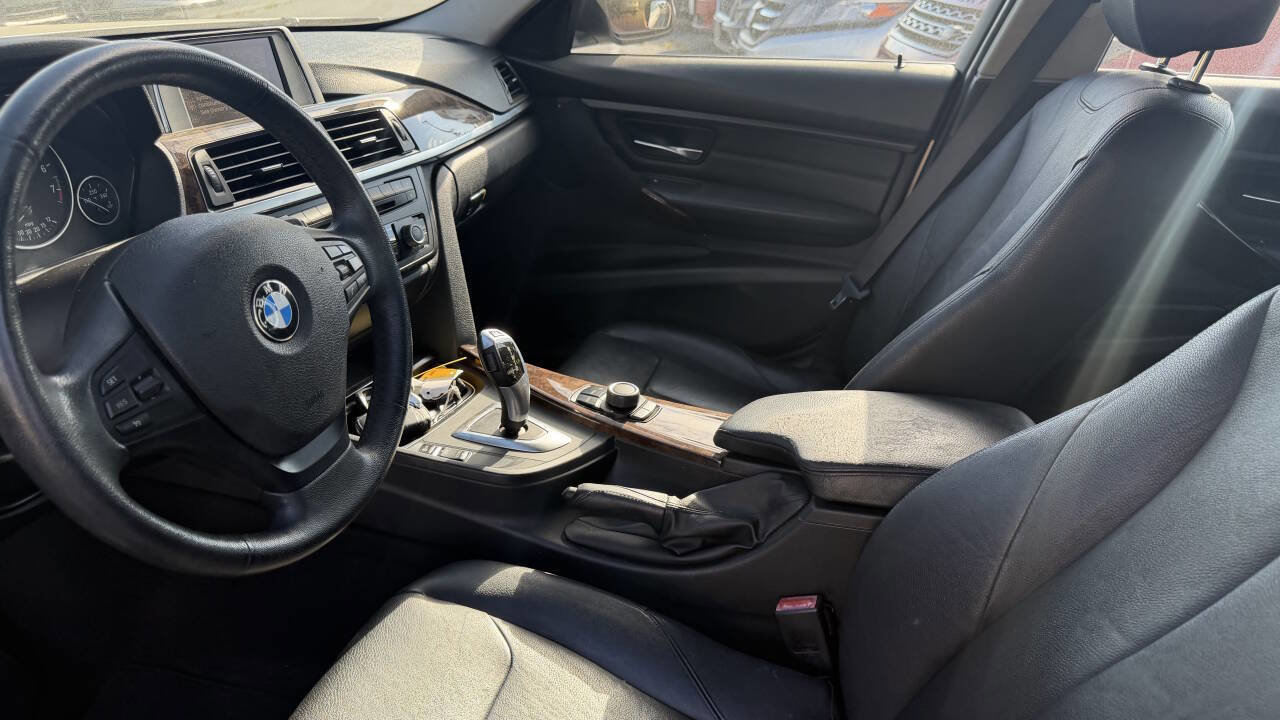 Used 2014 BMW 320i Sedan RWD image 4