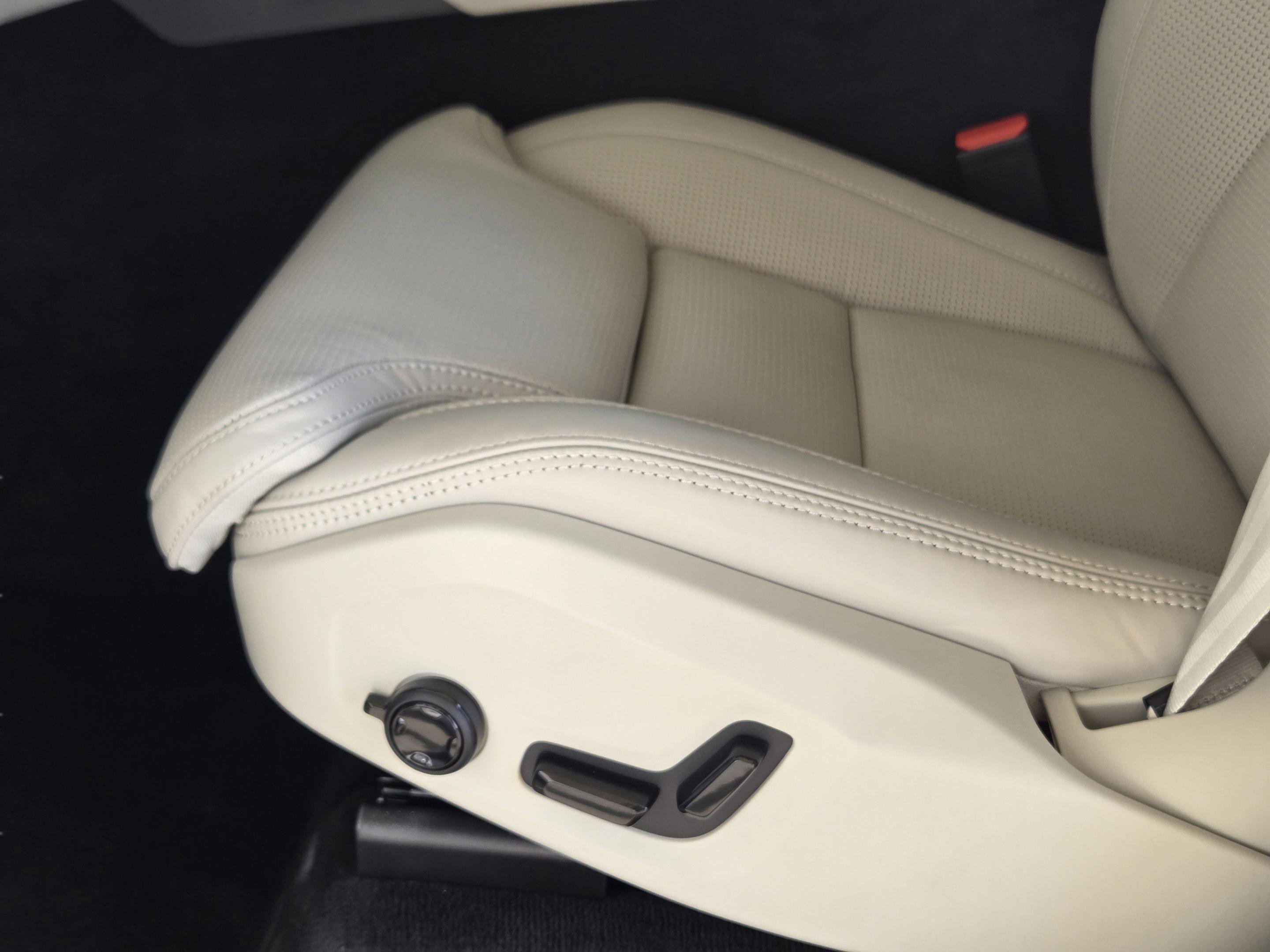 New 2026 Volvo XC90 B5 Ultra w/ Protection Package Premier image 26