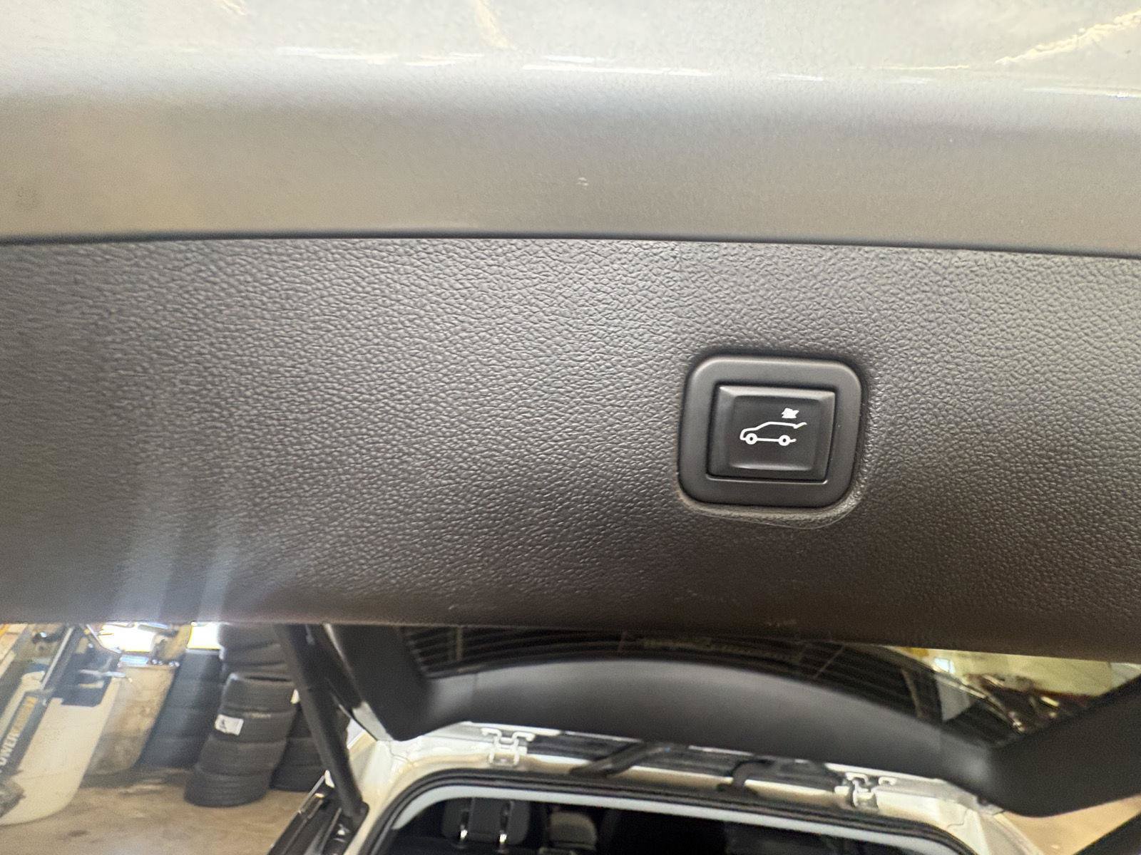 Used 2021 Chevrolet Blazer LT FWD image 19