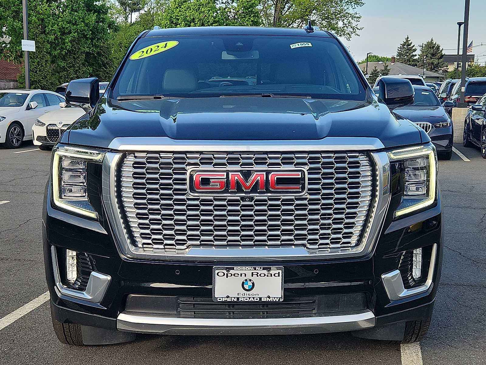 Used 2024 GMC Yukon Denali AWD/4WD image 2