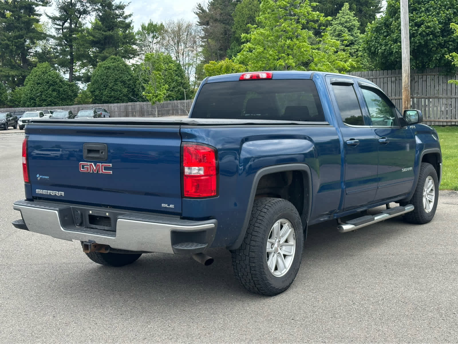 Used 2017 GMC Sierra 1500 SLE w/ SLE Value Package AWD/4WD image 7