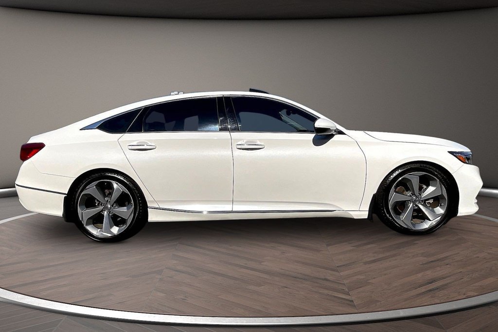 Used 2018 Honda Accord Touring image 9